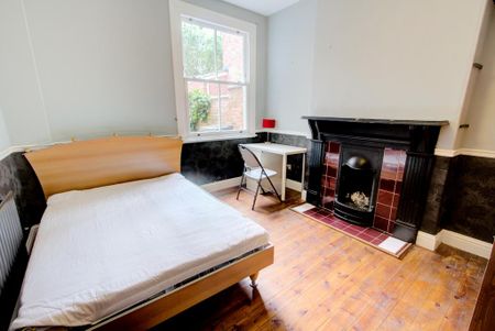4 bedroom terraced house to rent - Photo 2