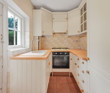 2 Bed Flat, Harbord Street, SW6 - Photo 4