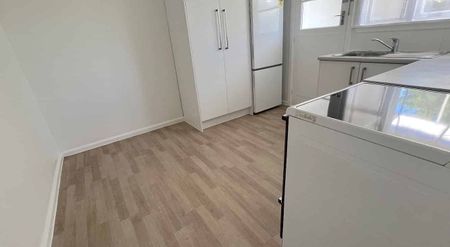 A renovated home close in a prime location - Photo 4