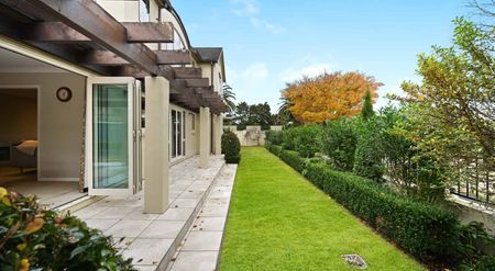 Much Admired Three Bedroom Family Home - Photo 2