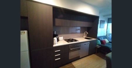 FULLY FURNISHED in CARLTON – FANTASTIC LOCATION! - Photo 4