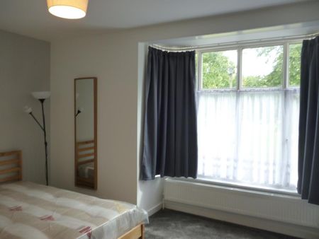 4 bedroom terraced house to rent - Photo 5