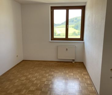Lichtdurchflutete 3-Zimmer-Wohnung mit Balkon in ruhiger Lage - Photo 2