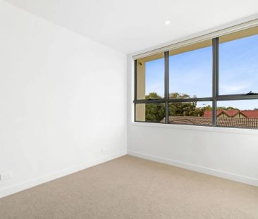 Stylish townhouse in prime Preston location. - Photo 2