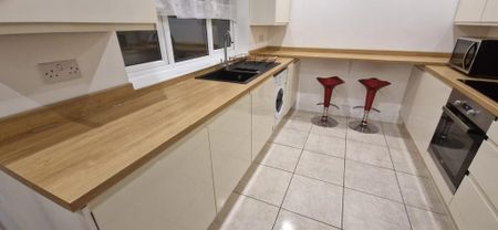 1 bedroom in a house share to rent - Photo 2