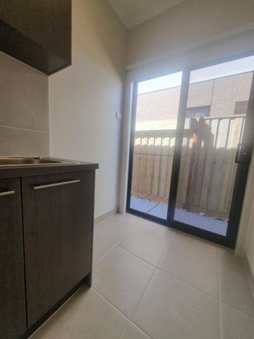 **Modern Comfort in Truganina: Stylish 4-Bedroom Family Home** - Photo 2