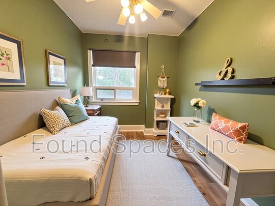 $1,599 / 3 br / 1 ba / 44 Spring st #upper - Photo 1