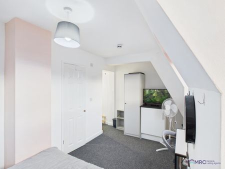 1 bedroom in a house share to rent - Photo 2