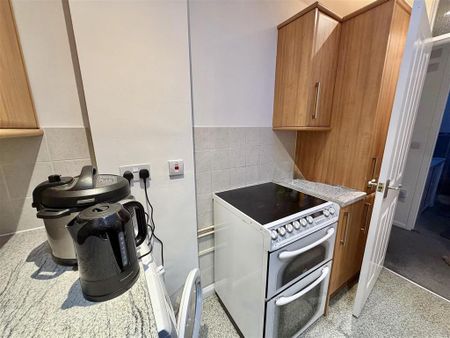 Studio to rent - Photo 5