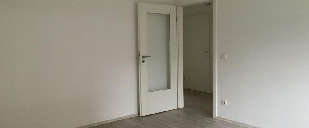 Helle 4-Zimmer-Etagenwohnung in Gelsenkirchen  96,7 m² mit Badfenster und Wanne - Photo 1