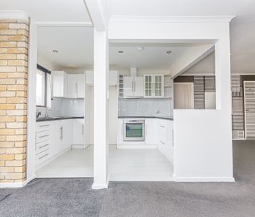 3 Bedroom Family Home with Stunning Views - Photo 6