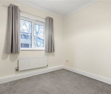 A first floor apartment situated close to city centre amenities. Th... - Photo 6