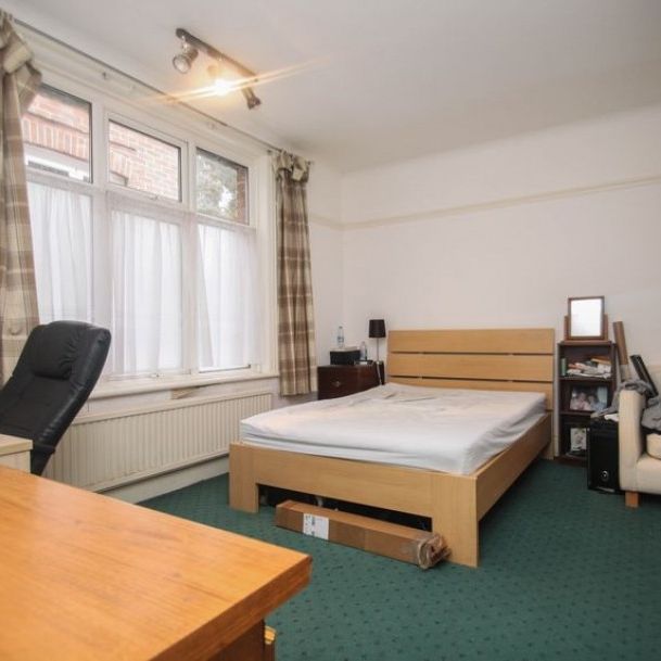 Spacious Ground Floor Flat, Professional Sharers Welcome - Photo 1