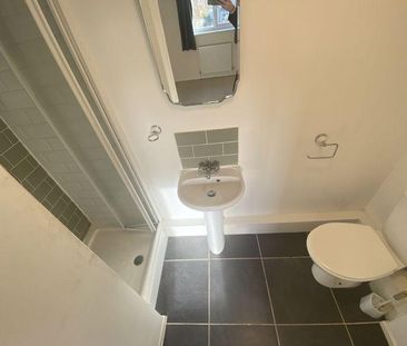 3 bedroom semi-detached house to rent - Photo 6