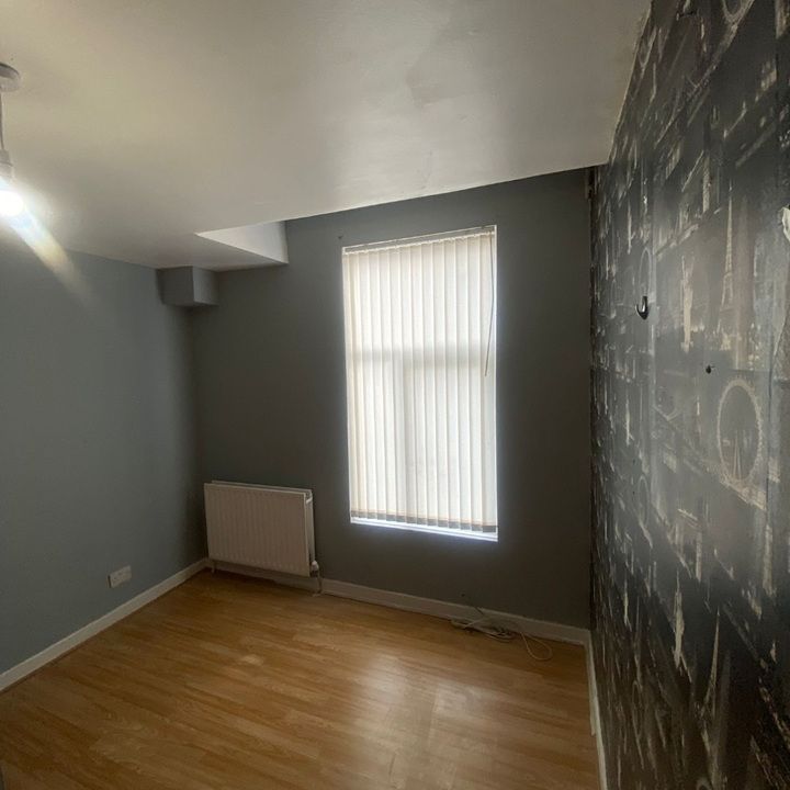 1 Bed Flat, Moscow Drive, L13 - Photo 1