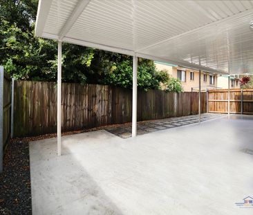 Fantastic location and available now + part furnished! - Photo 6