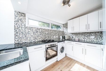 3 bedroom detached house to rent - Photo 5