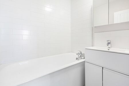 Room in a Shared Flat, Masterman House, SE5 - Photo 5