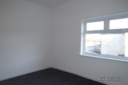 3 bedroom terraced house to rent - Photo 4