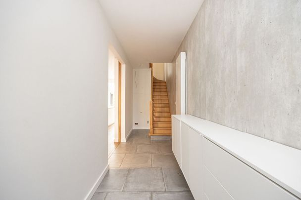 Recent gerenoveerde woning met 3 slaapkamers in het hartje van Schoten! - Photo 1