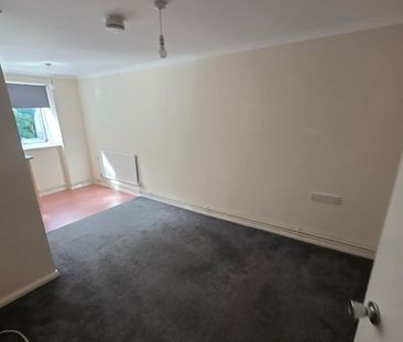 1 Bed Flat, Tyrell Court, SO18 - Photo 2