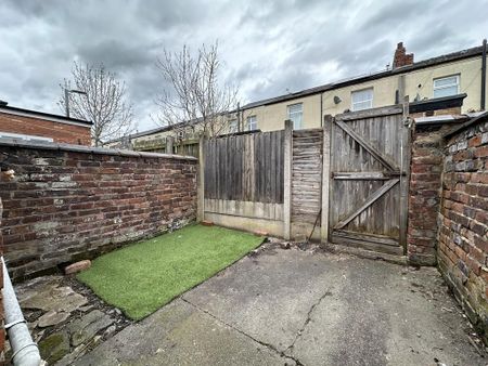 2 bedroom terraced house to rent - Photo 2