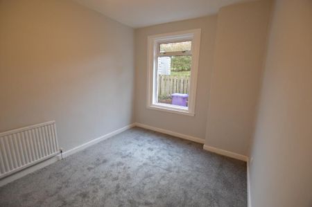 2 bedroom ground floor flat to rent - Photo 3