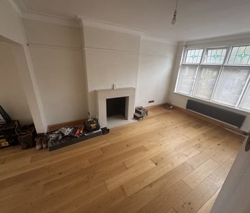 3 Bed Detached House, Elm Park Road, SE25 - Photo 1