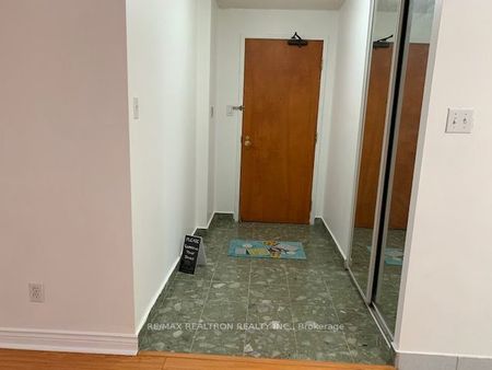 For Lease - 260 Doris Avenue Unit# 911, Toronto, Ontario - Photo 2