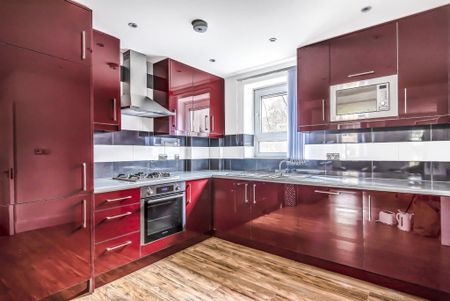 3 bedroom flat to rent - Photo 4