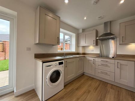 3 bedroom detached house to rent - Photo 4