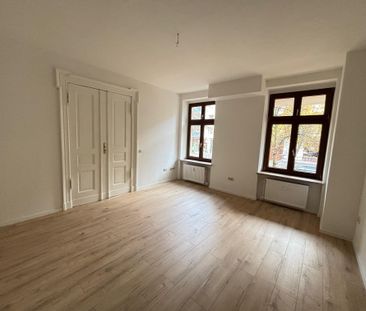 Charmante Altbauwohnung mit Stuckelementen und modernem Komfort - Foto 1