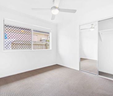 Comfortable Family Living in a Convenient Deebing Heights Location - Photo 3