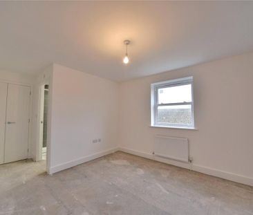 3 bedroom end of terrace house to rent - Photo 2