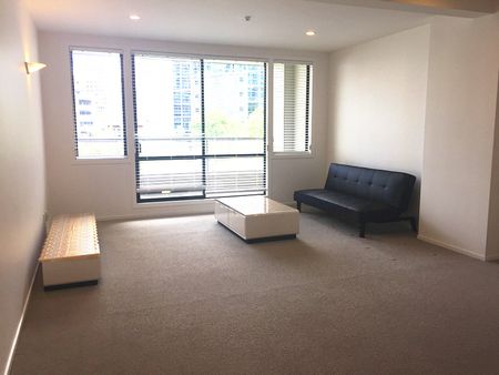 Sunny and spacious! - Photo 5