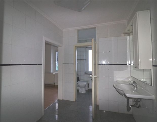 ++ STADTWOHNEN – 2 Zimmer, 2. Etage, Altbau-Whg., nahe Klinikum und FH! - Foto 1