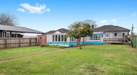 Superb Home - Unbeatable Location - Photo 2