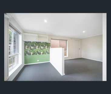 Modern Studio Living - Photo 2