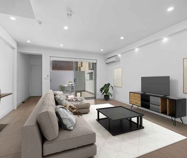 Split Level 3 bedroom Apartment **ACCESS THROUGH COUNCIL PARKING AT... - Photo 1