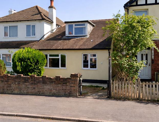 Albemarle Gardens, New Malden KT3, London - Photo 1