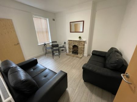 4 Bed Student Accommodation - Photo 3