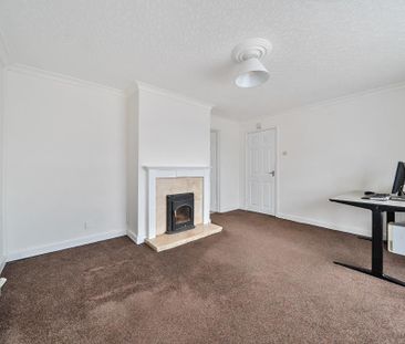 2 bedroom semi-detached bungalow to rent - Photo 2