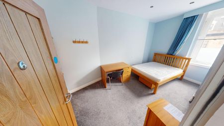 6 bedroom townhouse to rent - Photo 2