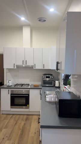 Caulfield North - Photo 5