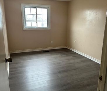 For Lease - 151 Morton Way Unit# Front unit, Brampton, Ontario - Photo 4