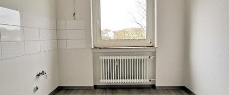 Frisch renovierte 3-Zi.-Whg. mit Tageslichtbad und Balkon - Photo 1