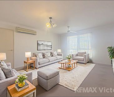 This fantastic family home with double side access and solar panels... - Photo 1