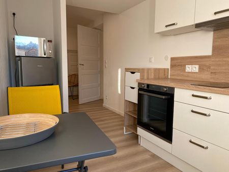 Location Appartement 1 pièce 27m² ST PRIVAT 07200 - Photo 2
