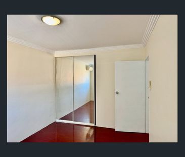 FRESHLY PAINTED & FULL BRICK TOWN HOUSE - Photo 5