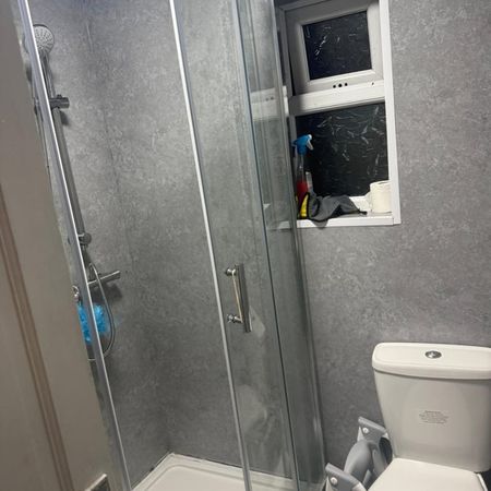 Room in a Shared House, York Avenue, M16 - Photo 4